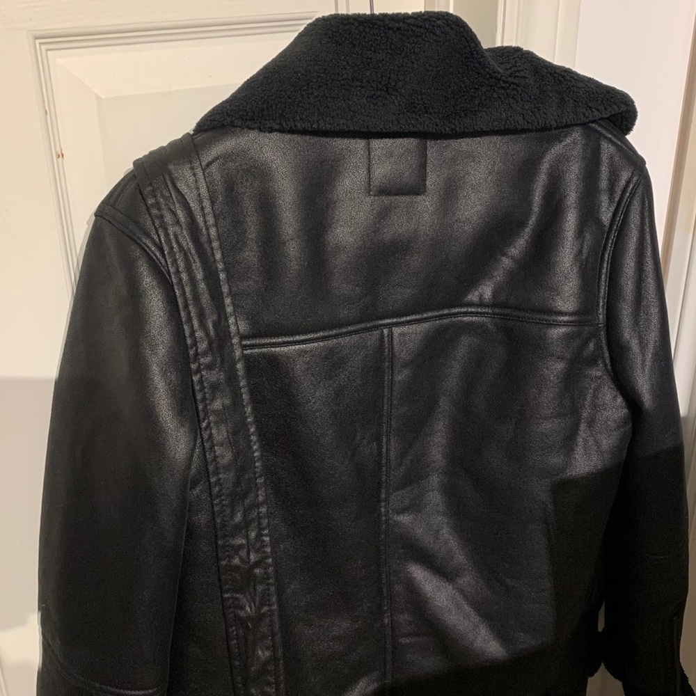 2 for $50 🔥 Shearling Jacket FOREVER 21 - Picture 2 of 3